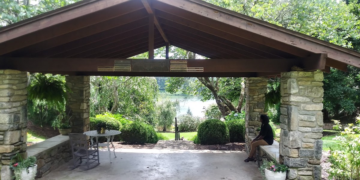 Hillside Lodge
