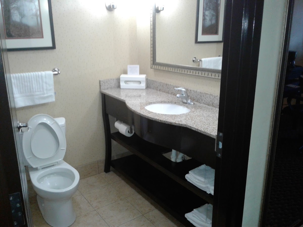 Comfort Suites Clinton near Presbyterian College