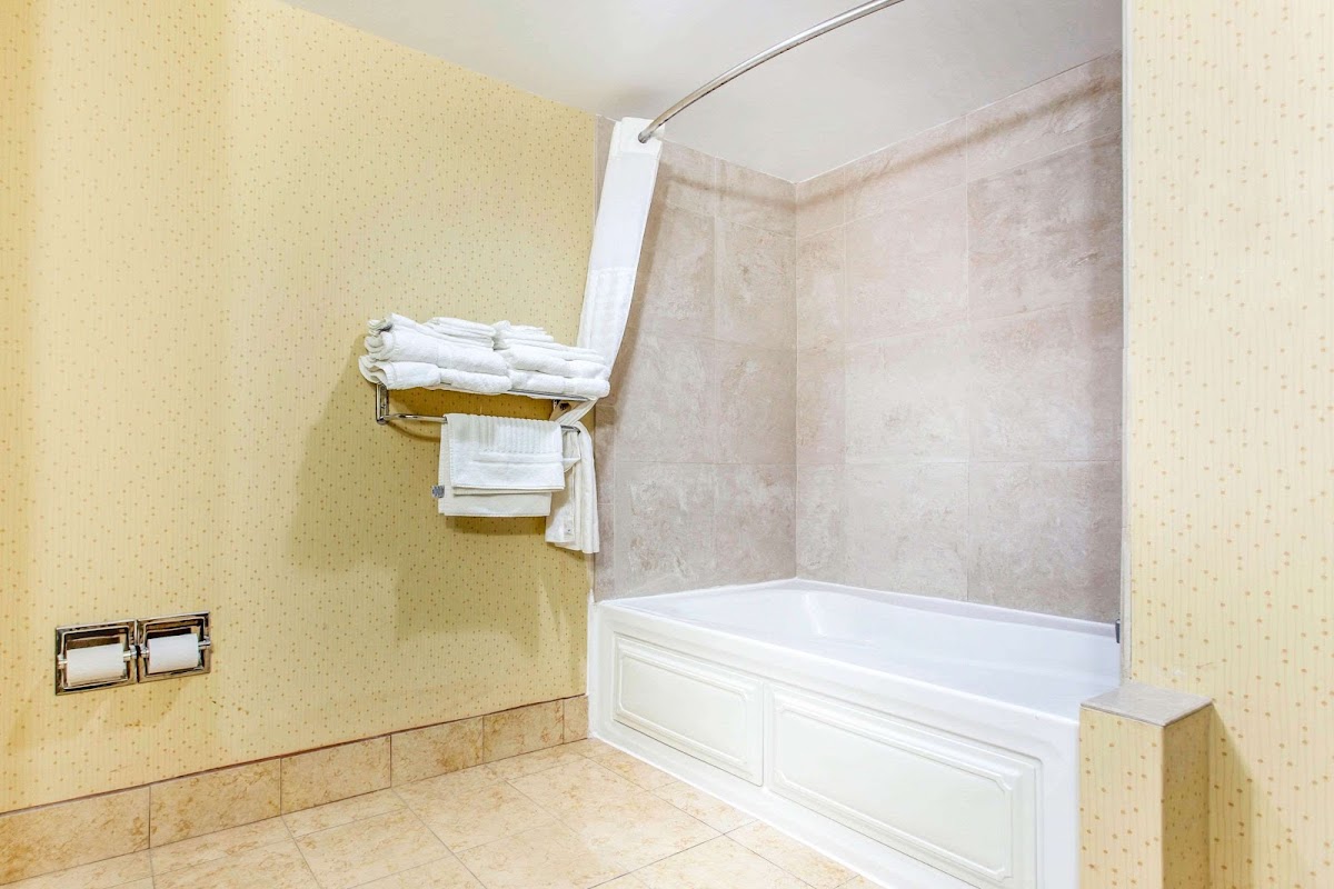 Comfort Suites Clinton near Presbyterian College
