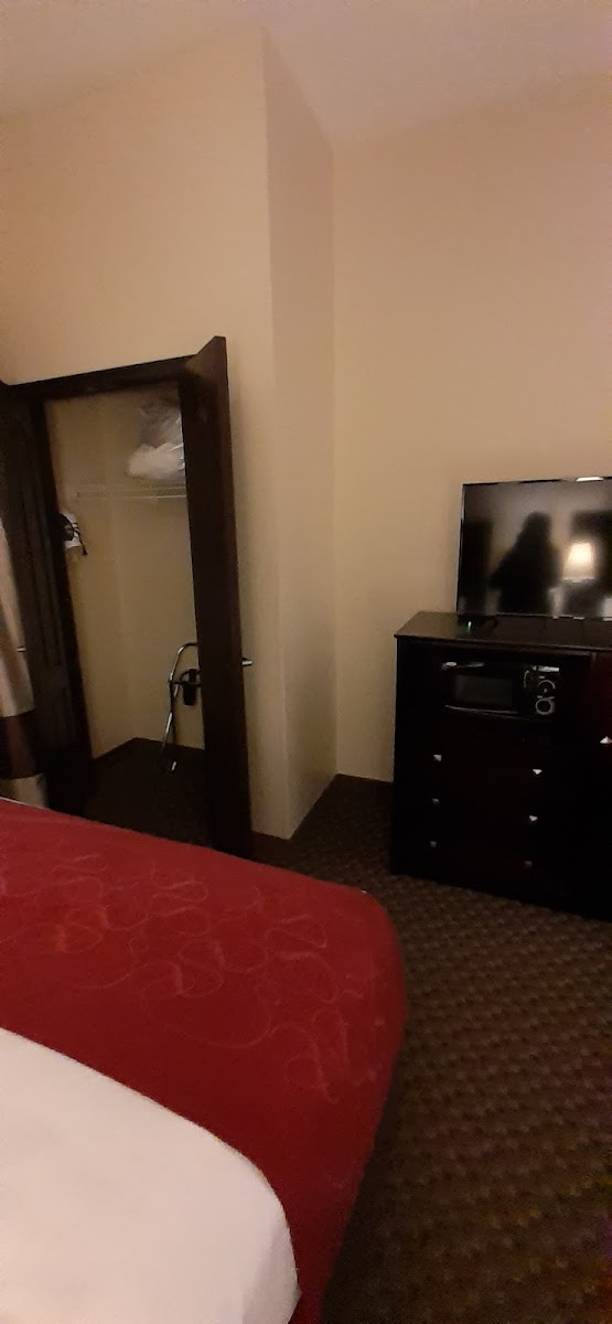 Comfort Suites Clinton near Presbyterian College