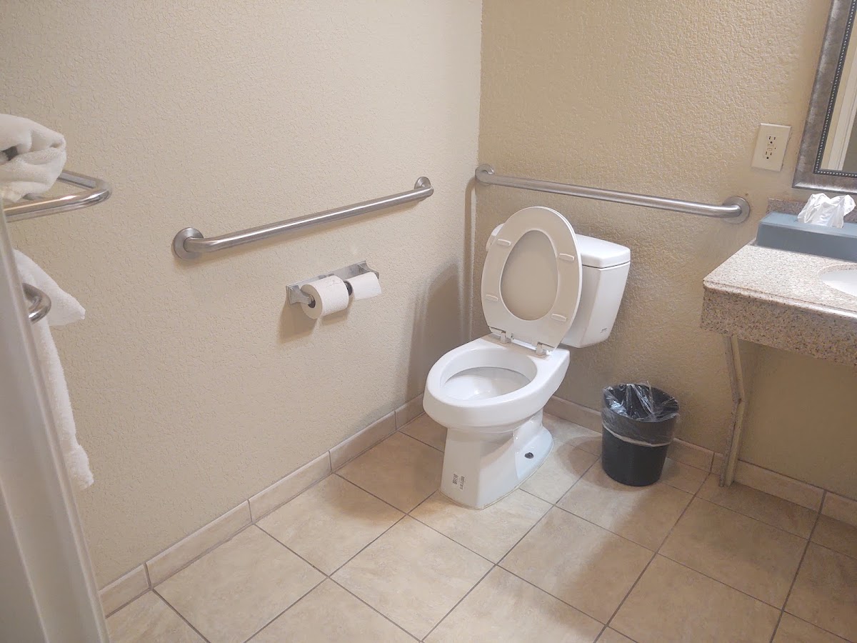 La Quinta Inn & Suites by Wyndham Jackson Airport