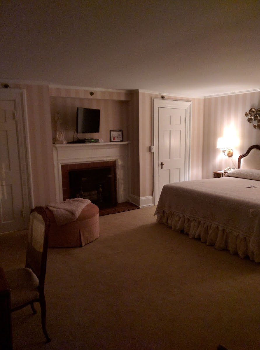 Roger Sherman Inn