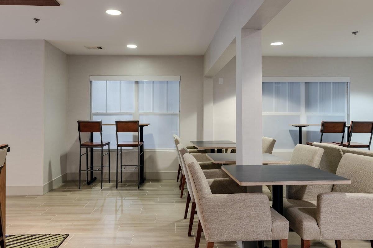 Holiday Inn Express Alpharetta - Roswell by IHG