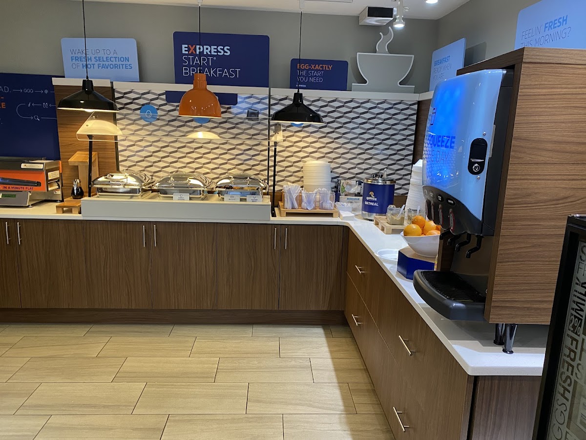 Holiday Inn Express Alpharetta - Roswell by IHG