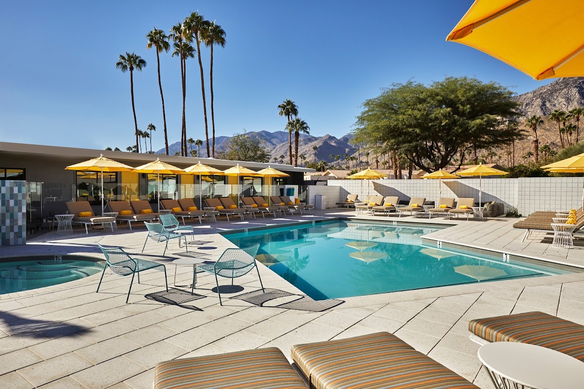 Twin Palms Resort - A Gay Men's Resort