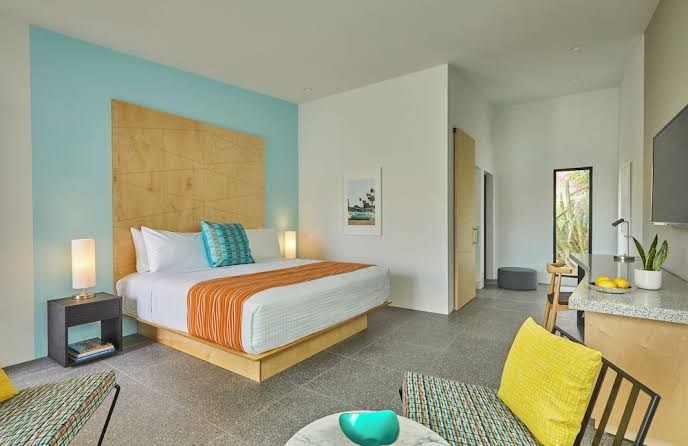 Twin Palms Resort - A Gay Men's Resort