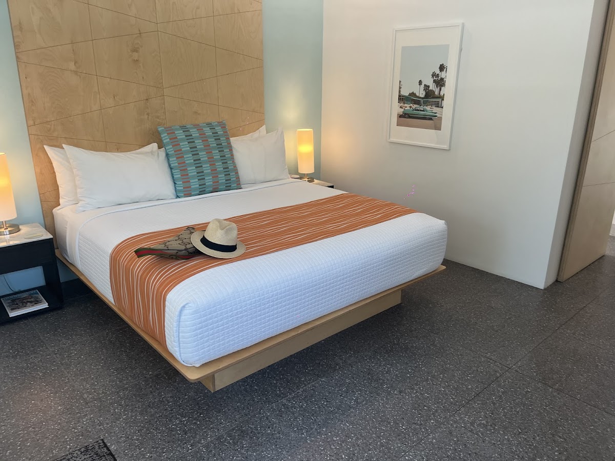 Twin Palms Resort - A Gay Men's Resort