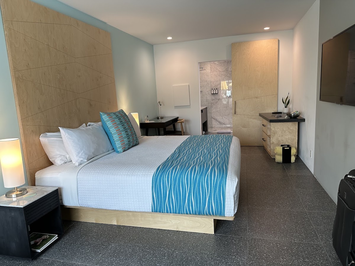 Twin Palms Resort - A Gay Men's Resort