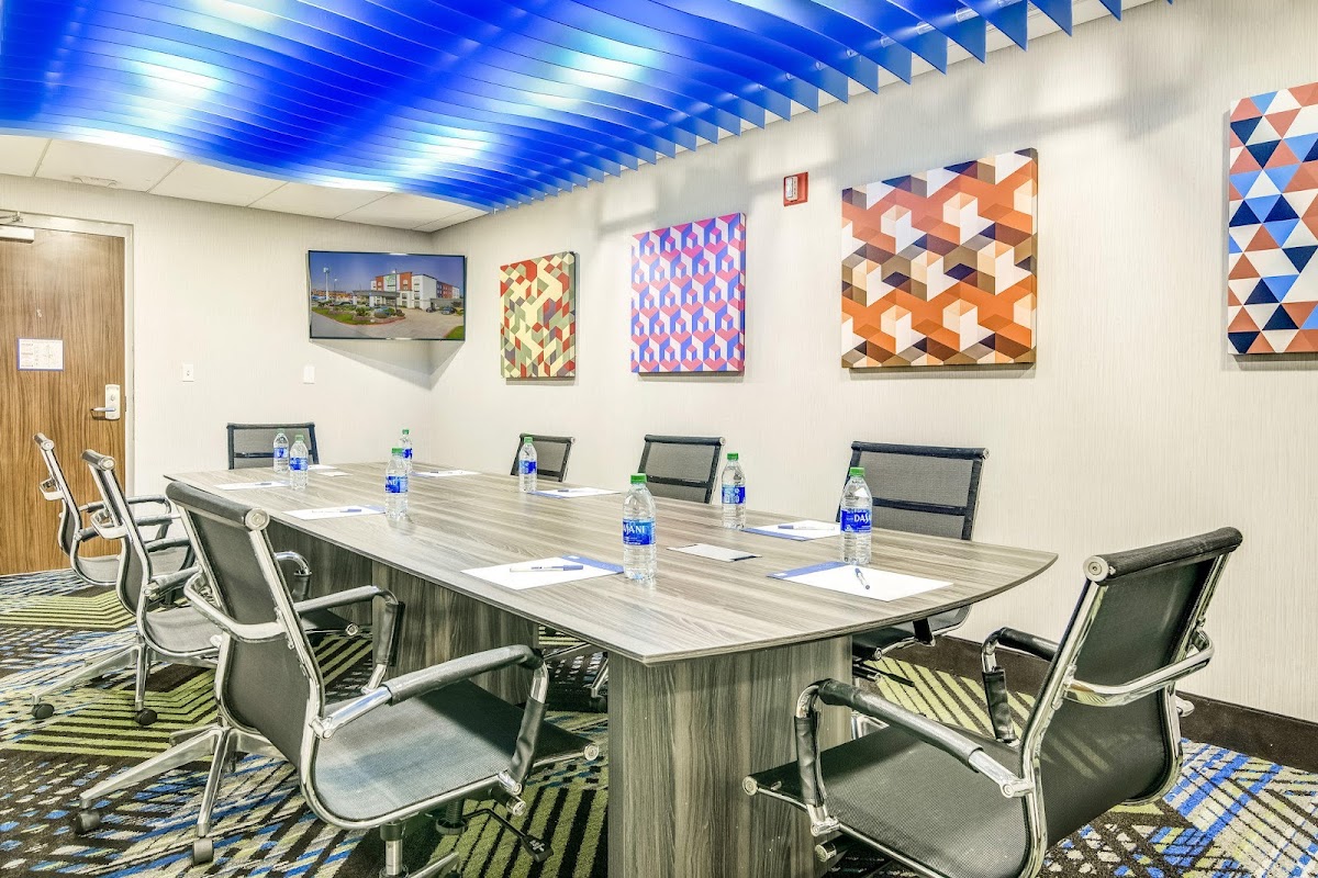 Holiday Inn Express & Suites Longview North by IHG