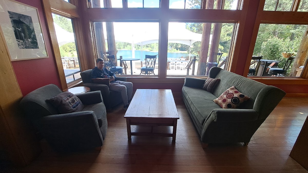 Freestone Inn & Cabins