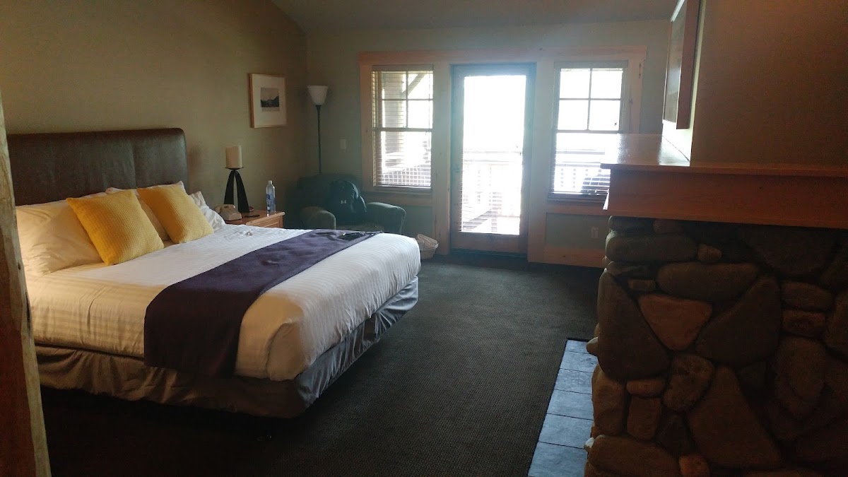 Freestone Inn & Cabins