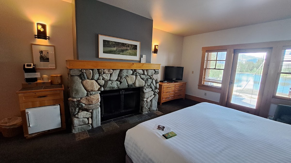 Freestone Inn & Cabins