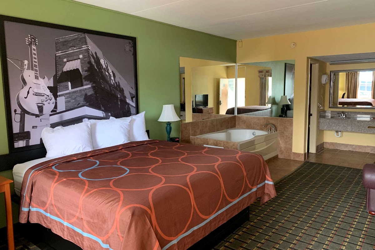 Super 8 by Wyndham Nashville Near Downtown / I-40
