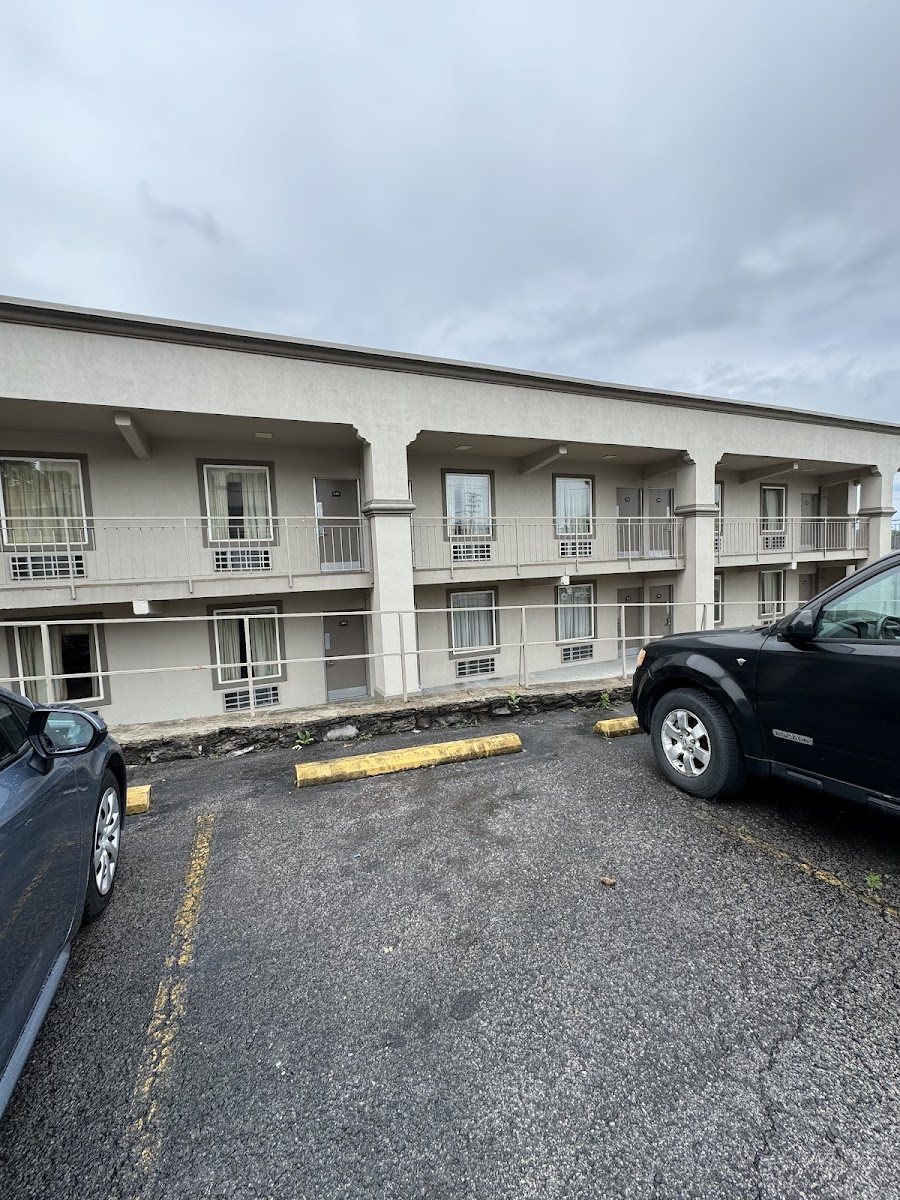 Super 8 by Wyndham Nashville Near Downtown / I-40