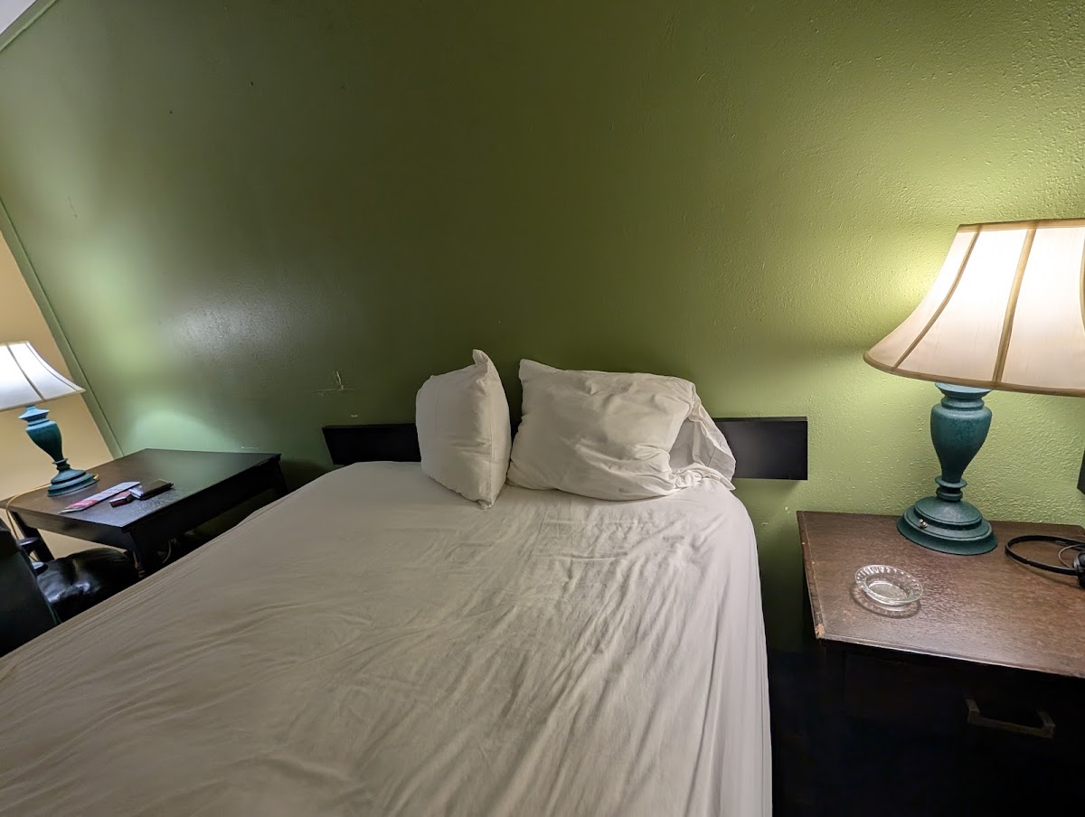 Super 8 by Wyndham Nashville Near Downtown / I-40