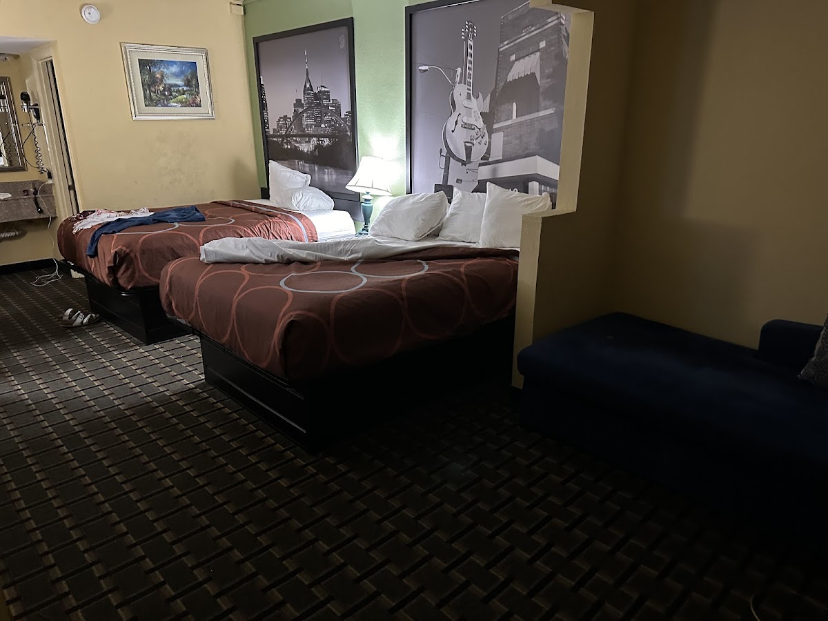 Super 8 by Wyndham Nashville Near Downtown / I-40