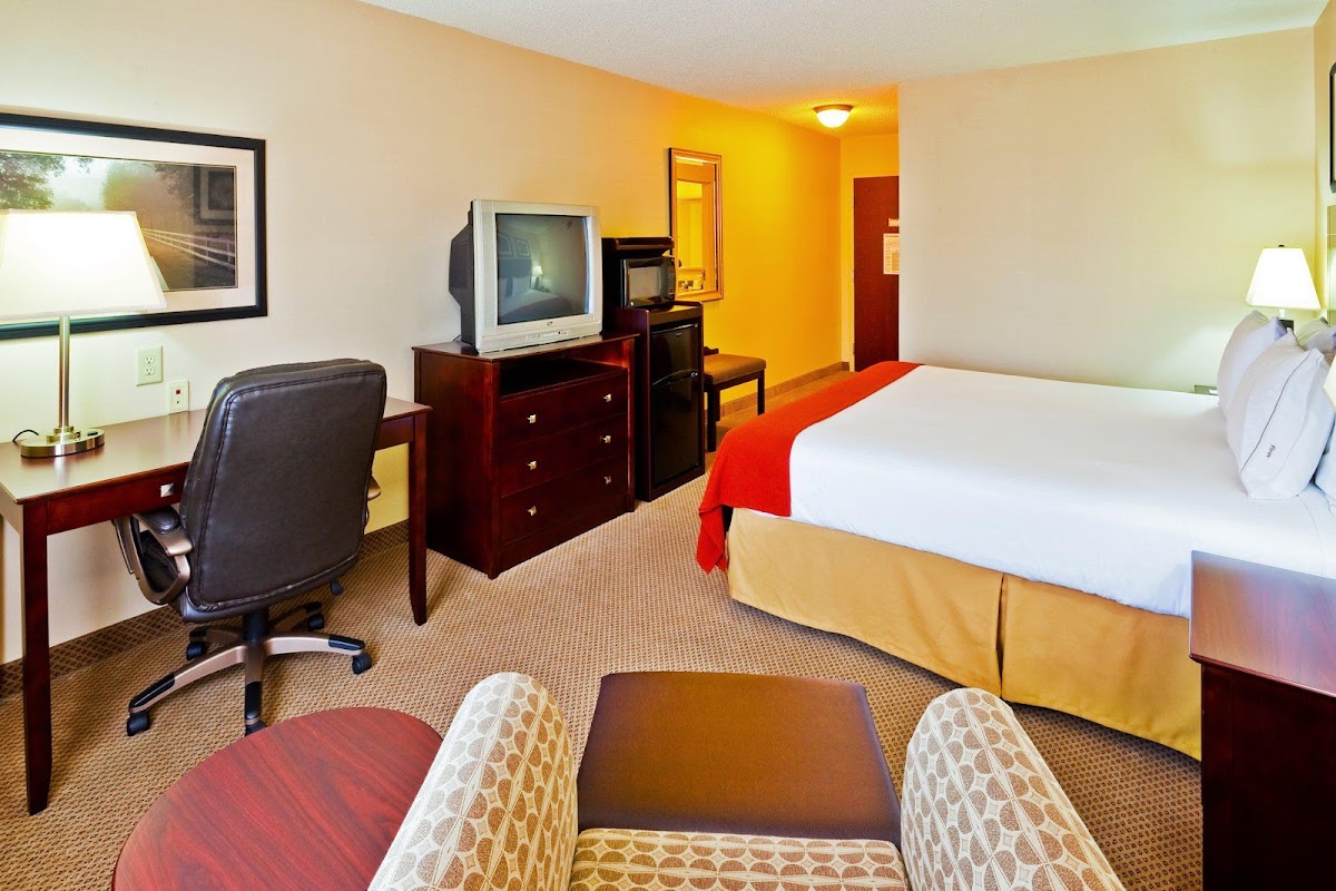 Holiday Inn Express & Suites Dickson by IHG