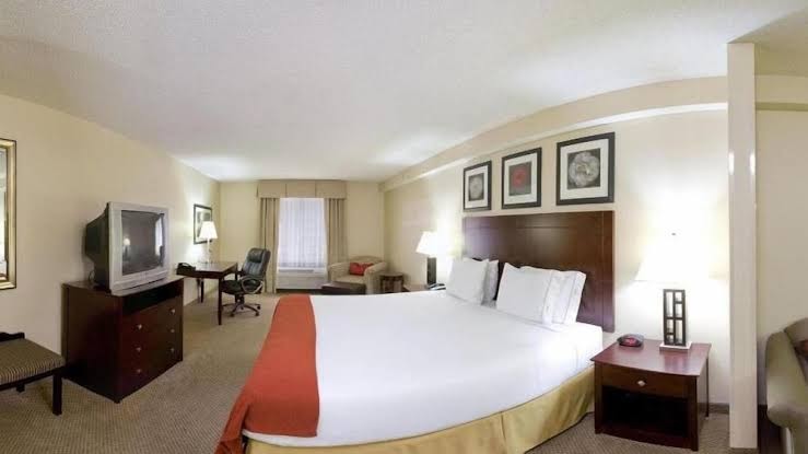 Holiday Inn Express & Suites Dickson by IHG