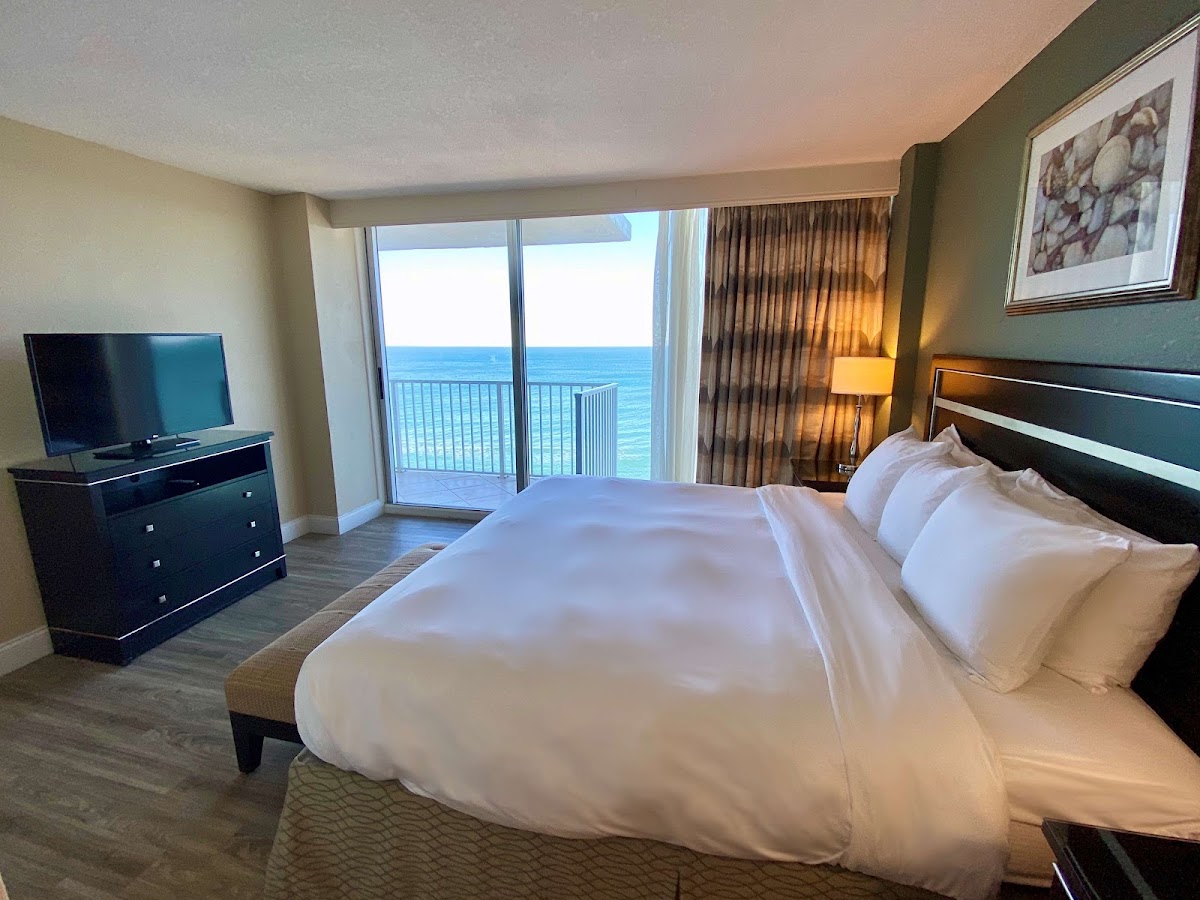 Radisson Suite Hotel Oceanfront