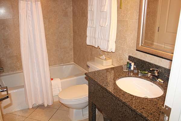 Radisson Suite Hotel Oceanfront