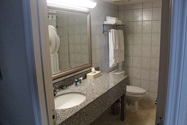 Radisson Suite Hotel Oceanfront