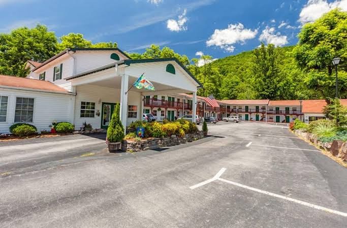 Creekside Lodge